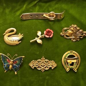 7 Assorted Vintage Women’s Fashion Brooch / Pin Set - Gold & Multicolor Accents